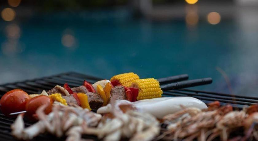Bay Beach Resort Jomtien Pattaya Ngoại thất bức ảnh